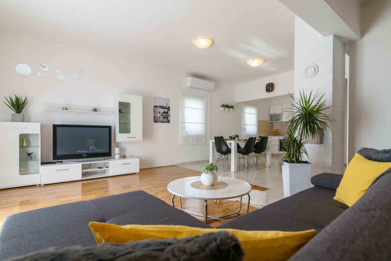 Apartmani Ville Vengo 特罗吉尔 外观 照片